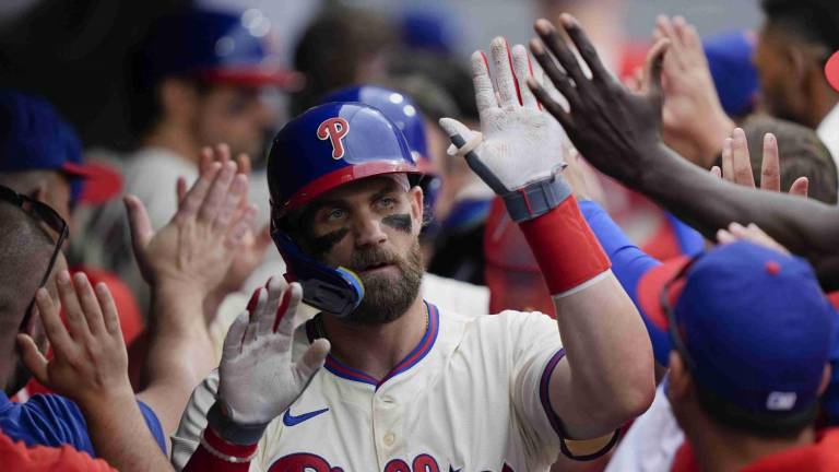 Bryce Harper demostró su poder una vez más ante los Gigantes.