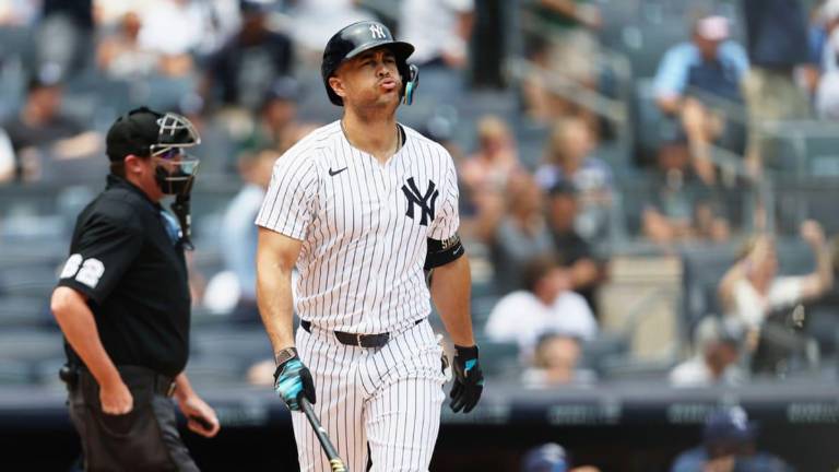 Giancarlo Stanton pega jonrón.