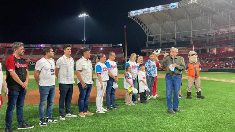 El Gobernador Rubén Rocha Moya inauguró el cuadrangular con causa en el Estadio Teodoro Mariscal, en el que se enfrentarán Venados contra Algodoneros.