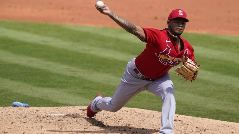 Carlos Martínez confía en que su sinker le ayude a ganarse un lugar entre los abridores de los Cardenales de San Luis.
