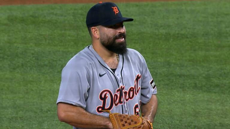 El mazatleco José Urquidy regresó a la actividad en las Grandes Ligas, en plan de relevo con Detroit.