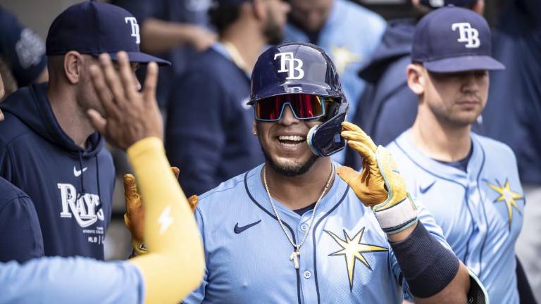 Isaac Paredes pega cuadrangular.