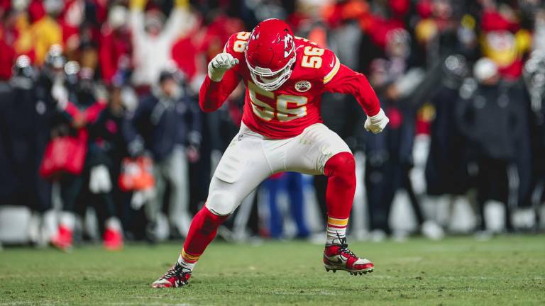 Chiefs mantienen la ilusión del tricampeonato.