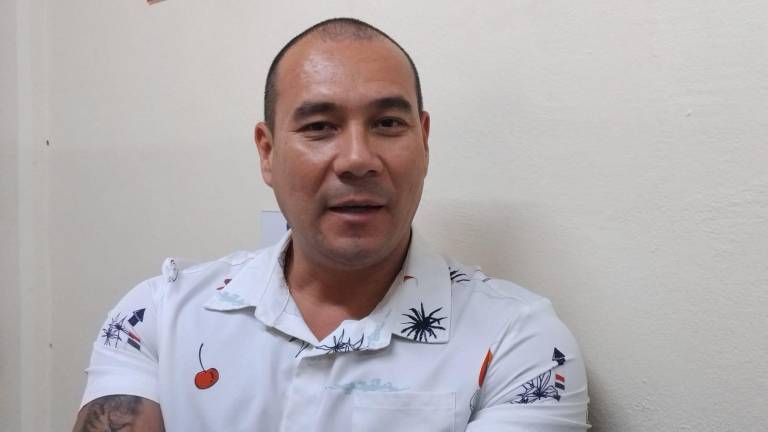 Omar Lizárraga Morales explica la importancia del conversatorio sobre la violencia que vive la mujer en Sinaloa.