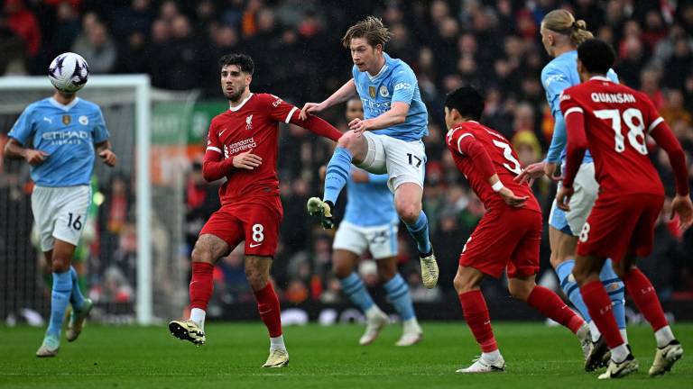 Liverpool y el City se reparten puntos.