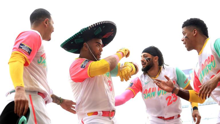Padres festejaba sus carreras con un sombrero de charro.