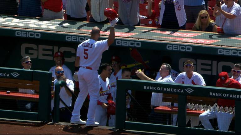 Albert Pujols conecta su 16to grand slam.