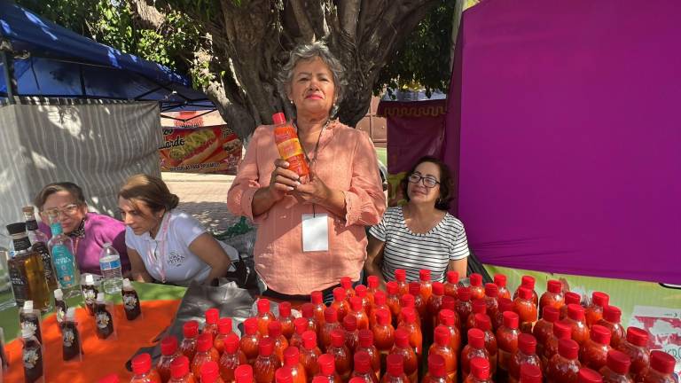 Productos y platillos de la zona son ofrecidos en la muestra gastronómica.