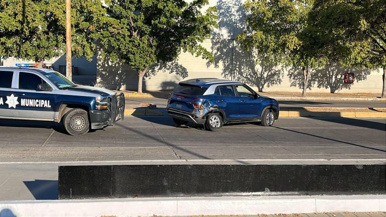 Una camioneta accidentada fue abandonada en el sector Humaya, al norte de Culiacán.
