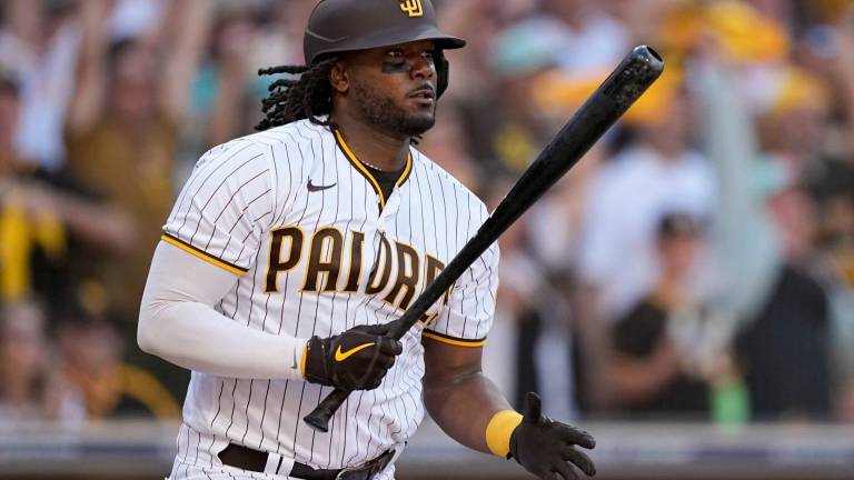 Josh Bell jugará ahora en la Liga Americana, al firmar, de acuerdo a reportes, con los Guardianes de Cleveland.