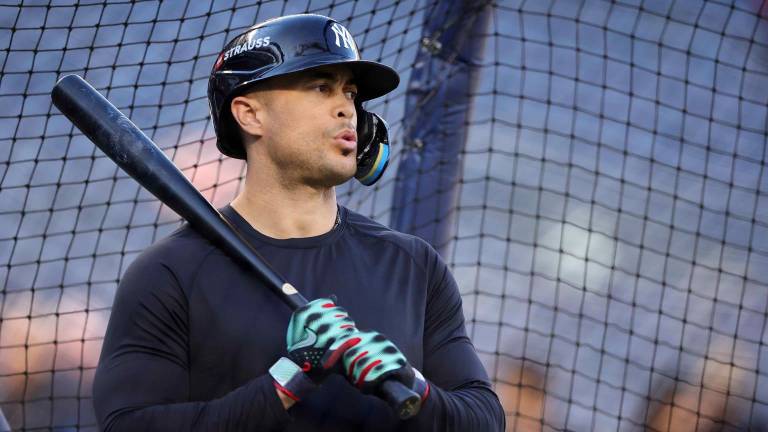 Giancarlo Stanton sufre de tendinitis en ambos codos.