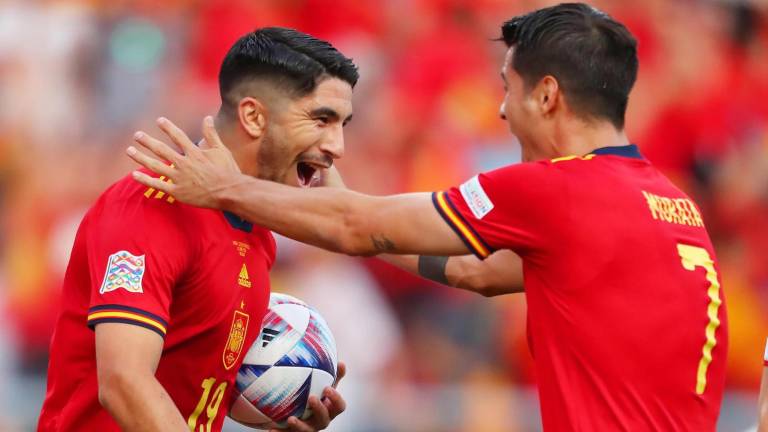 Carlos Soler y Álvaro Morata celebran el 1-0 de España.