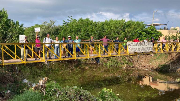Este lunes, activistas se manifiestan contra la poda en el Arroyo Jabalines, mientras que vecinos defienden que se evitarán inundaciones y hechos delictivos.