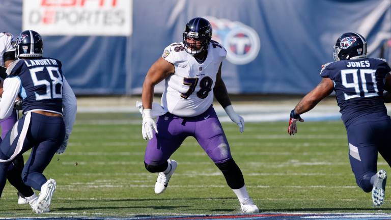 Los Kansas City Chiefs enviaron múltiples selecciones del draft a los Baltimore Ravens por Orlando Brown.