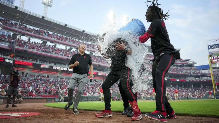 Los Rojos ganan en 11 entradas.
