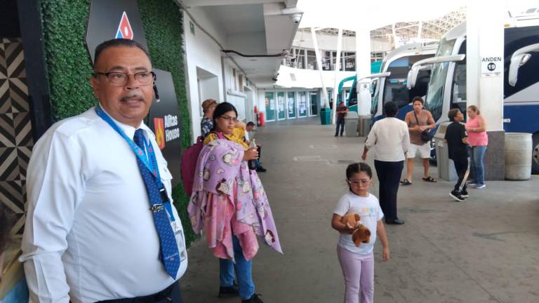 Algunos camiones tuvieron que regresar desde Villa Unión a Mazatlán.