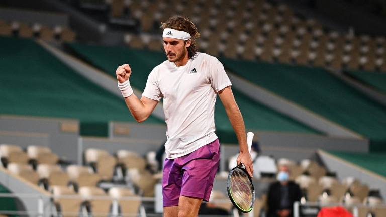 Stefanos Tsitsipas sigue su camino en Roland Garros.