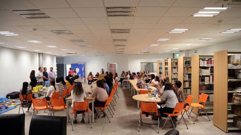Bibliotecarios durante la capacitación.