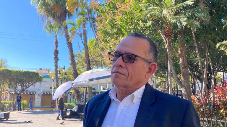 José Juan Rendón Gómez, Jefe de los Servicios Regionales de la Secretaría de Educación Pública y Cultura.
