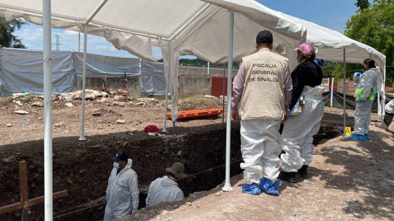La FGE da fe legal en la recuperación de 11 cuerpos más exhumados en panteón “21 de Marzo”.