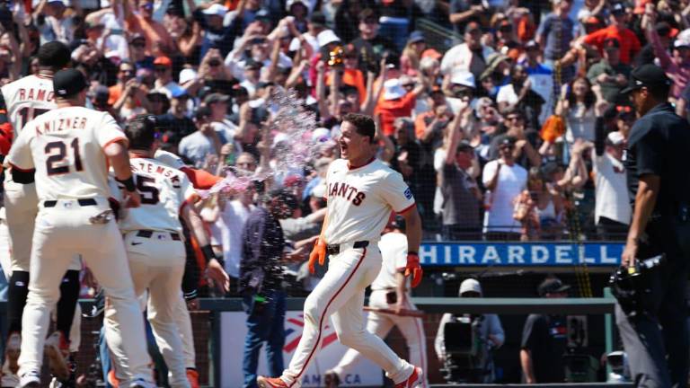 Matt Chapman pega cuadrangular.