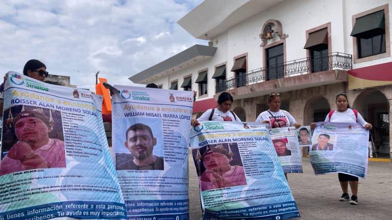 Madres de personas desaparecidas se manifestaron este viernes en Culiacán.