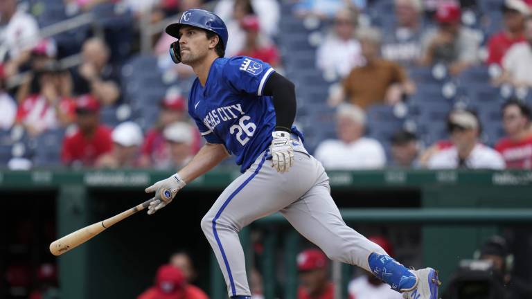 Adam Frazier firmó por una temporada con los Piratas de Pittsburgh, con los que debutó años atrás en las Mayores.