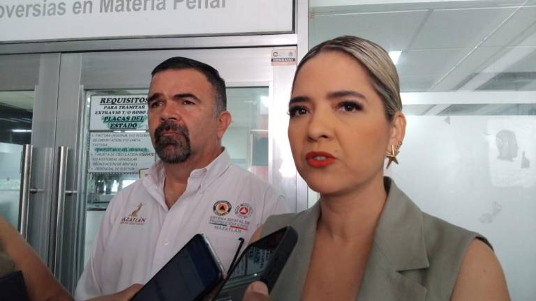 La Alcaldesa Estrella Palacios Domínguez tras salir de la reunión de la Mesa de Seguridad en Mazatlán.