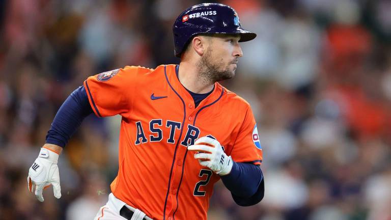 Alex Bregman sigue sonando para los Medias Rojas, quienes también han preguntado por Nolan Arenado.