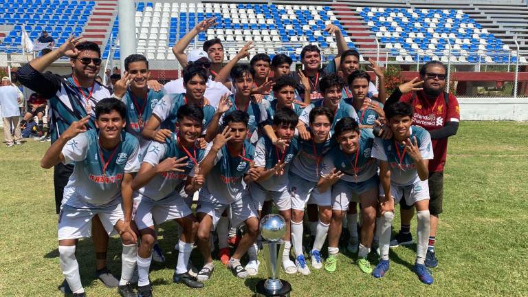 Mazatlán levanta el título al ser el líder de la competencia con 11 puntos.