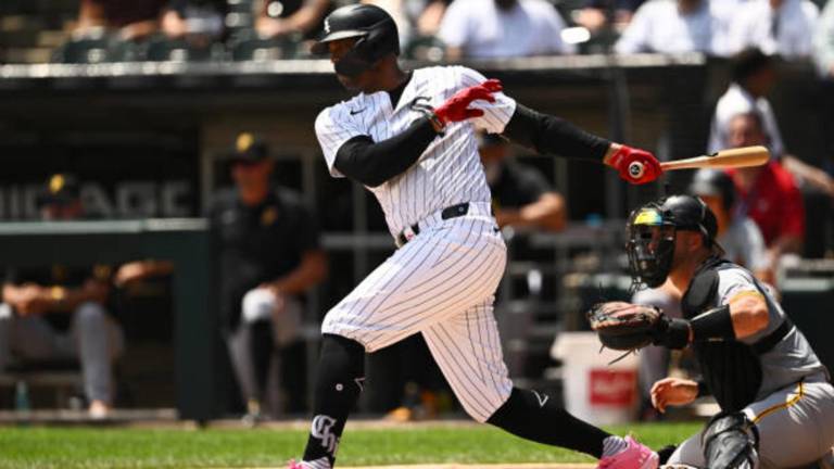 Eloy Jiménez llega con sus batazos de poder a los Orioles.