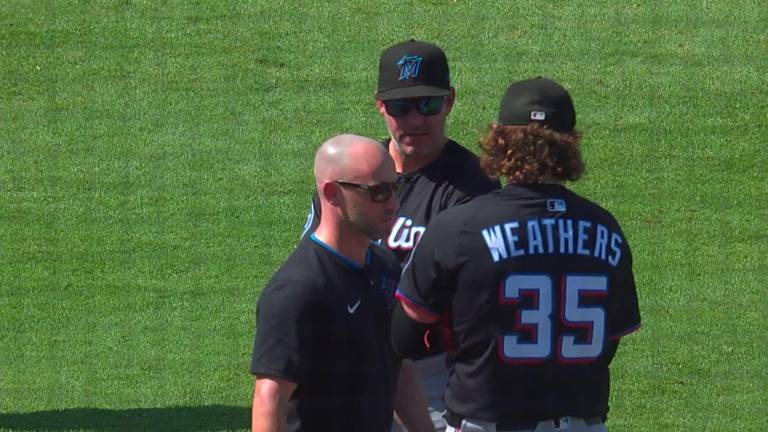 Ryan Weathers sufrió un inusual percance.