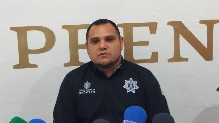 El Secretario de Seguridad Pública de Mazatlán, Jaime Othoniel Barrón Valdez, habla sobre el retiro de palmeras en el Paseo Claussen.