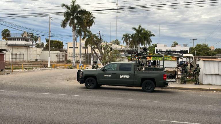 El Ejército Mexicano y la Guardia Nacional resguardan las instalaciones de la Penitenciaría de Aguaruto.