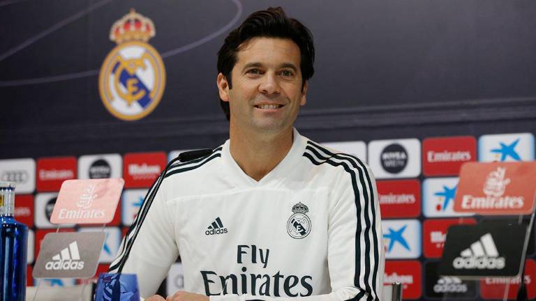 Santiago Solari emerge como una opción viable, mientras la directiva evalúa alternativas.