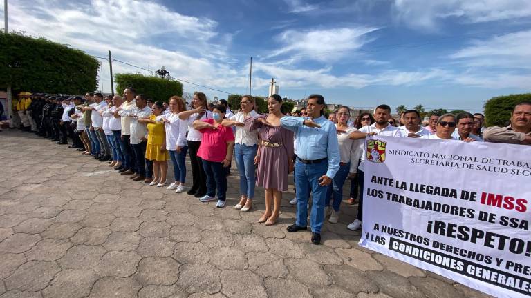 Autoridades de Rosario encabezan la ceremonia conmemorativa del Día del Trabajo.