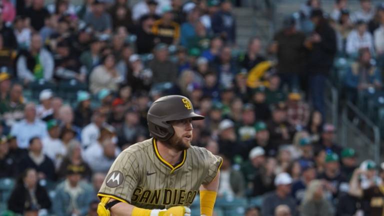 Jake Cronenworth se va al hule por una fractura en la costilla.