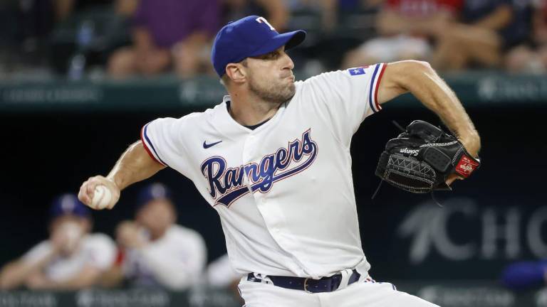 Max Scherzer tiene debut victorioso con Rangers.