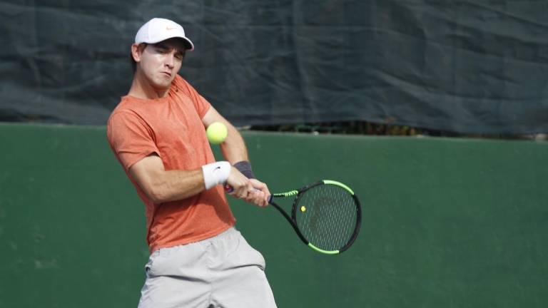 Luis Patiño queda eliminado en singles.