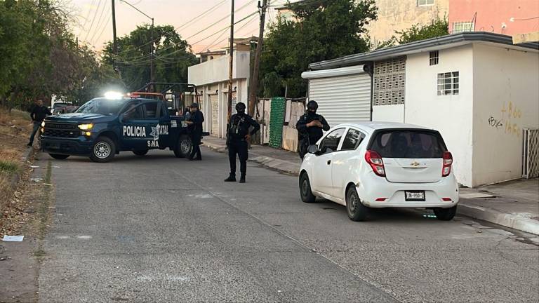 La víctima fue localizada dentro de un vehículo encendido.