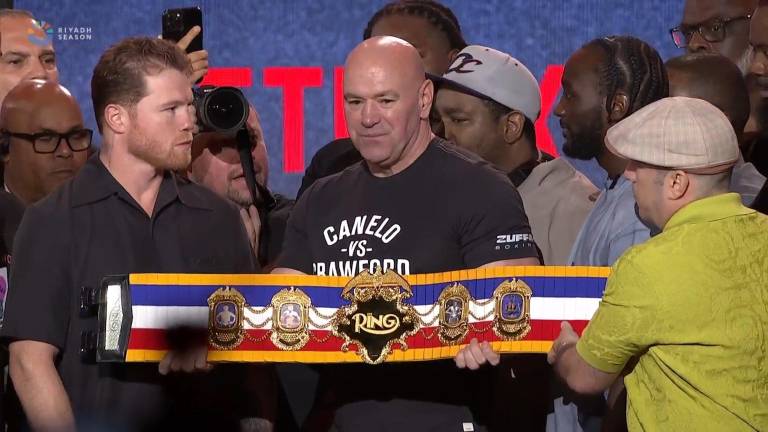 Canelo y Crawford se mostraron rencor en su cara a cara en Nueva York.