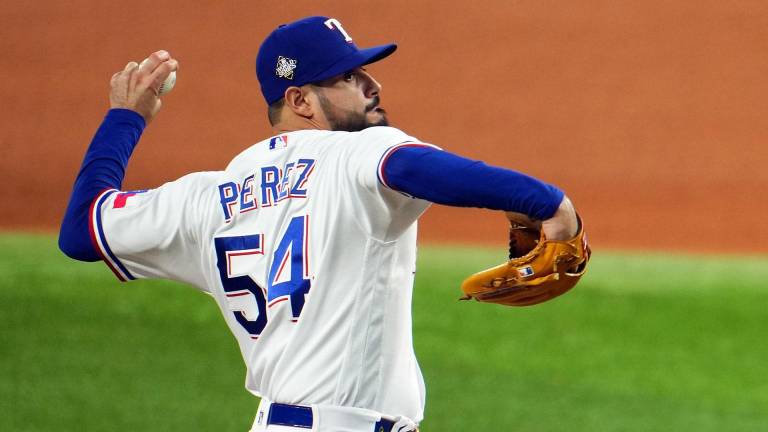 Martín Pérez reforzará el pitcheo de los Piratas de Pittsburgh.