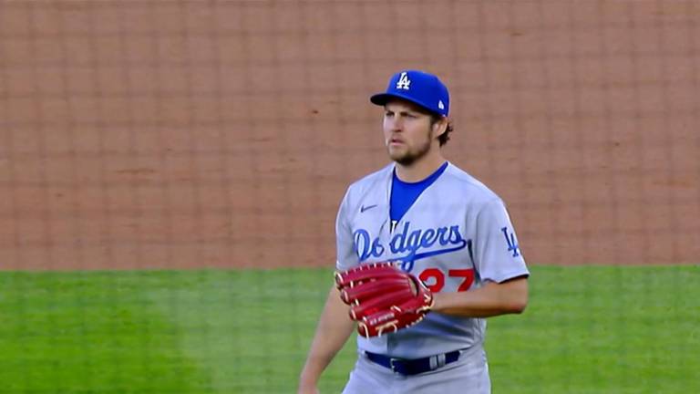 Trevor Bauer tuvo una gran labor con Dodgers.