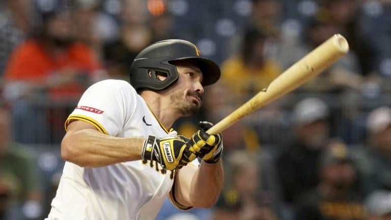 Bryan Reynolds fue clave a la ofensiva por los Piratas con un triple.