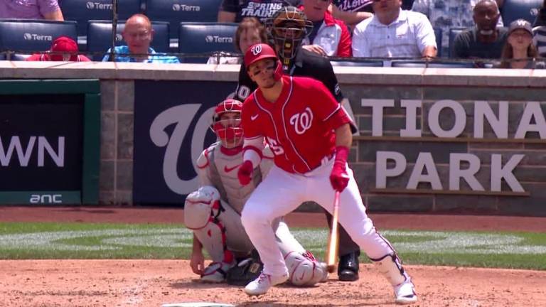 Joey Meneses conecta triple.