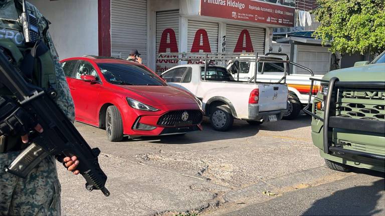 Ataque armado deja tres vehículos baleados en la colonia Miguel Hidalgo, en Culiacán