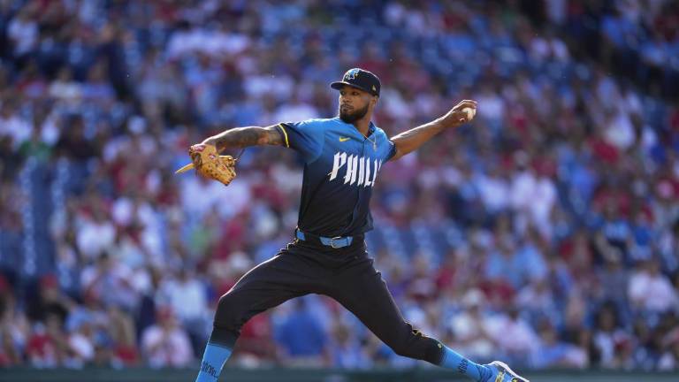 Cristopher Sánchez solo aceptó tres hits y ponchó a nueve.