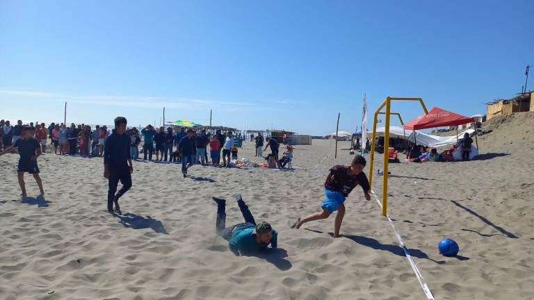 El futbol playero fue una de las disciplinas que entraron en acción.
