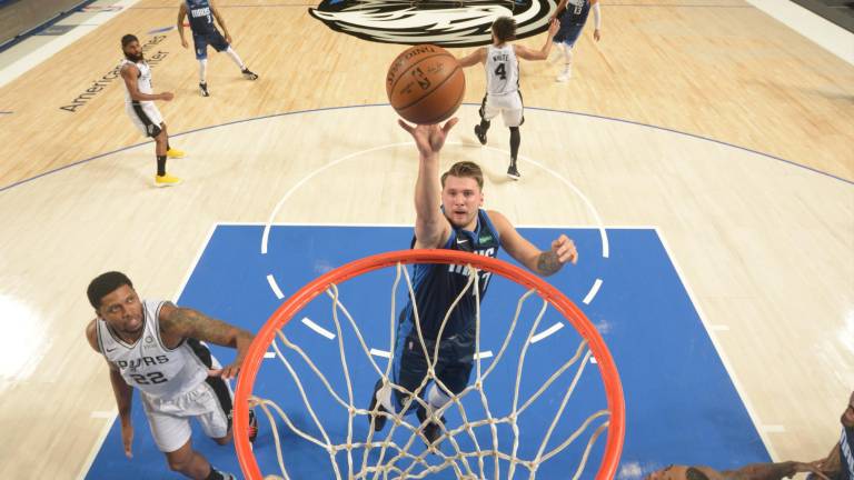 Luka Doncic encesta por Mavericks.