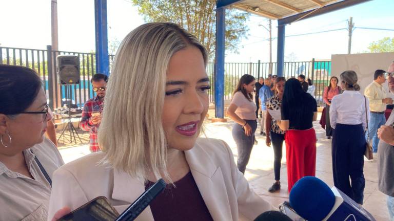 La Presidenta Municipal de Mazatlán, Estrella Palacios Domínguez, habla de las obras en la zona rural.
